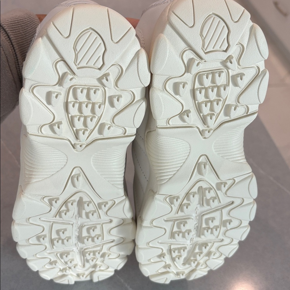 K-Swiss Classic White Memory Foam Sneakers - Picture 3 of 4
